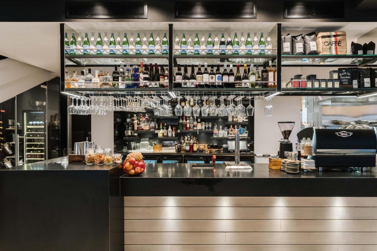 Peppers Waymouth Hotel Аделаїда Екстер'єр фото The bar at the restaurant
