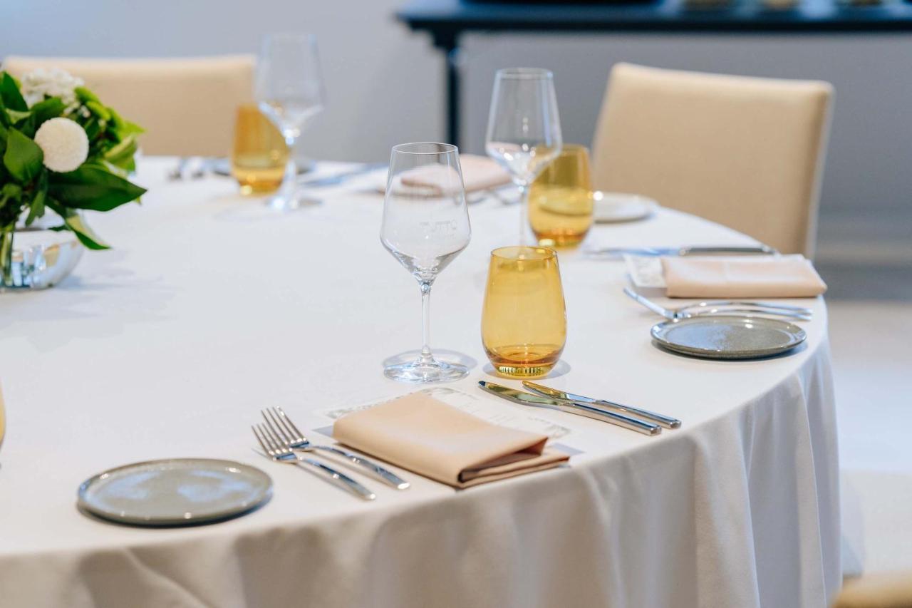Peppers Waymouth Hotel Аделаїда Екстер'єр фото A table set for fine dining
