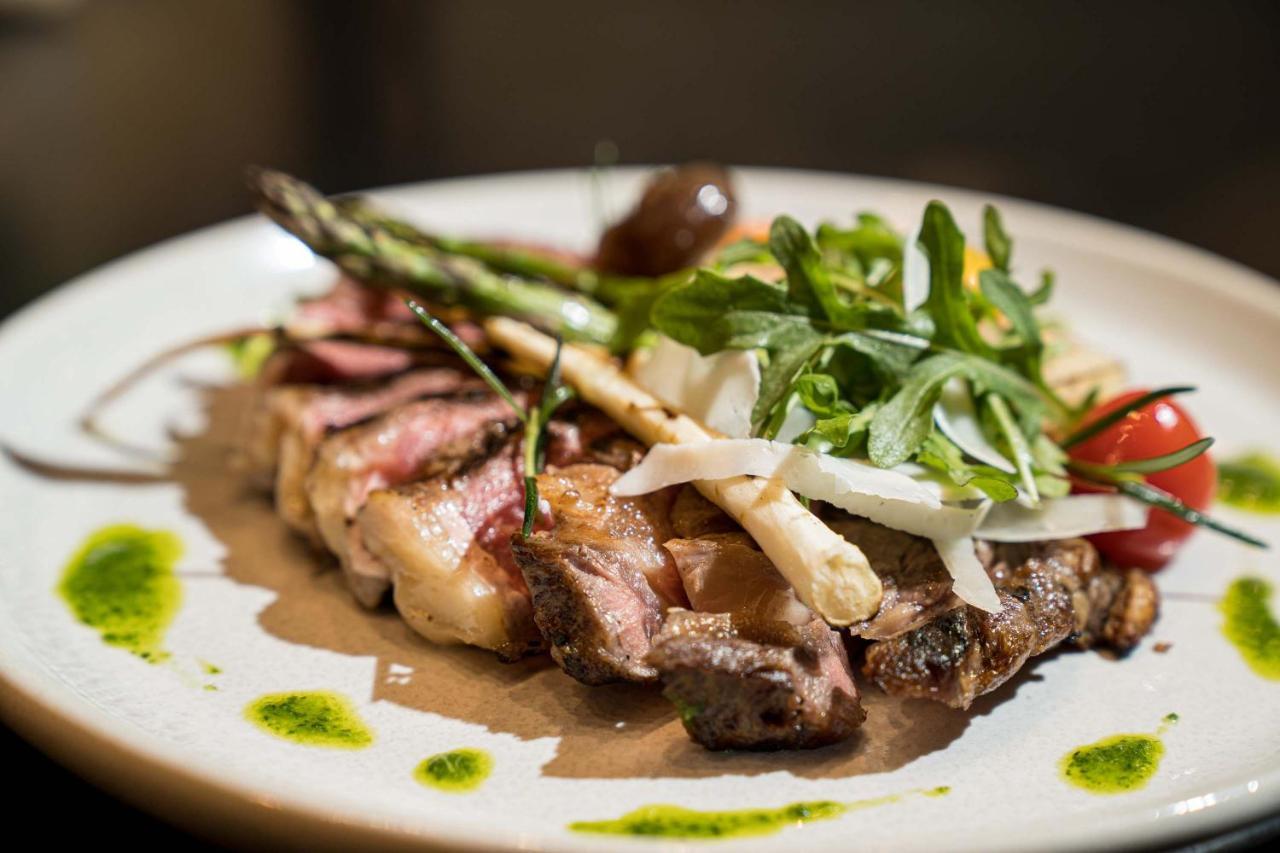 Peppers Waymouth Hotel Аделаїда Екстер'єр фото A steak prepared with a balsamic glaze