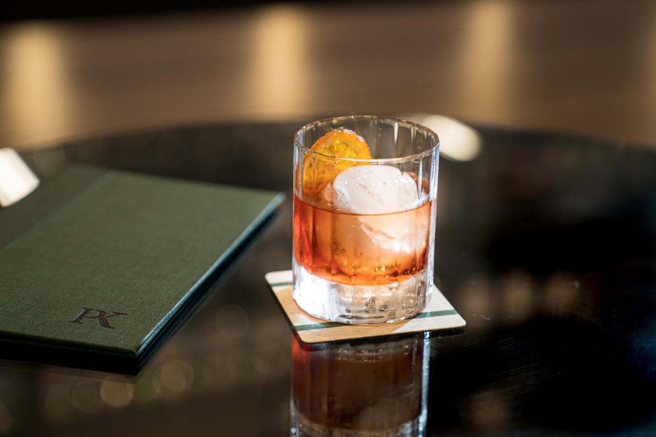 Peppers Waymouth Hotel Аделаїда Екстер'єр фото A Negroni cocktail